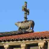 Click para ampliar. Verraco tejado Sta. Mª del Azogue (Betanzos)